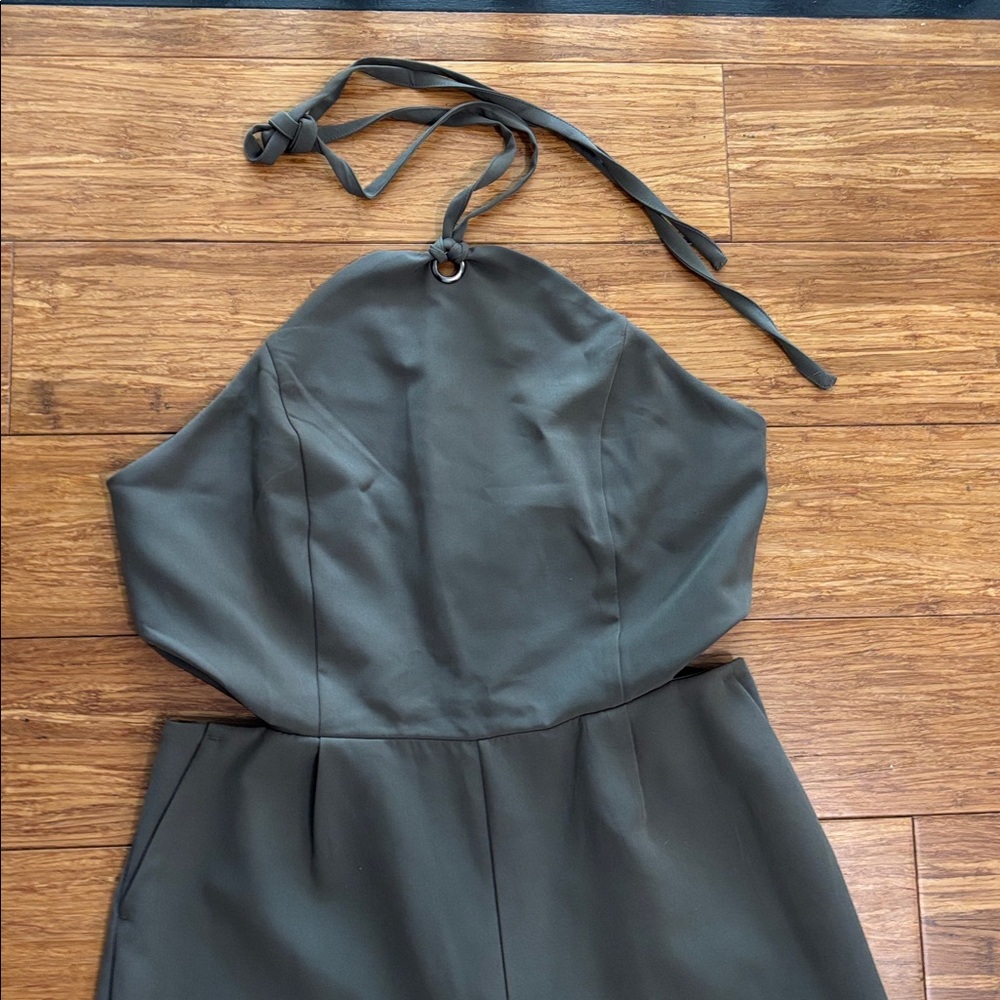 NWT Romeo + Juliet Couture Olive Green Halter Cutout Wide Leg Jumpsuit M - Picture 6 of 13